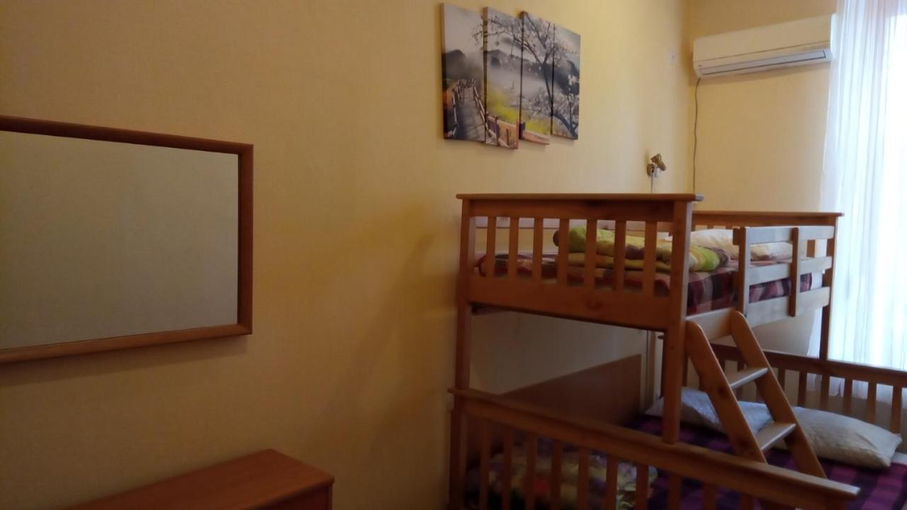 Vishnya Hostel ドニプロペトロウシク エクステリア 写真